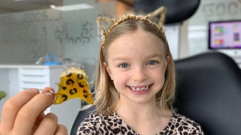 young child with orthodontist plate